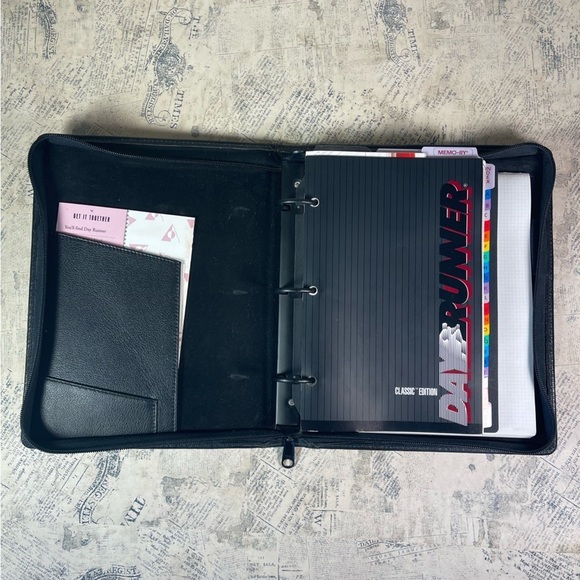 Day Runner vintage zip around organizer - Picture 7 of 12